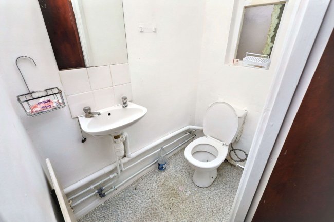 1 & 1A Albert Road, East Barnet EN4 9SH 5