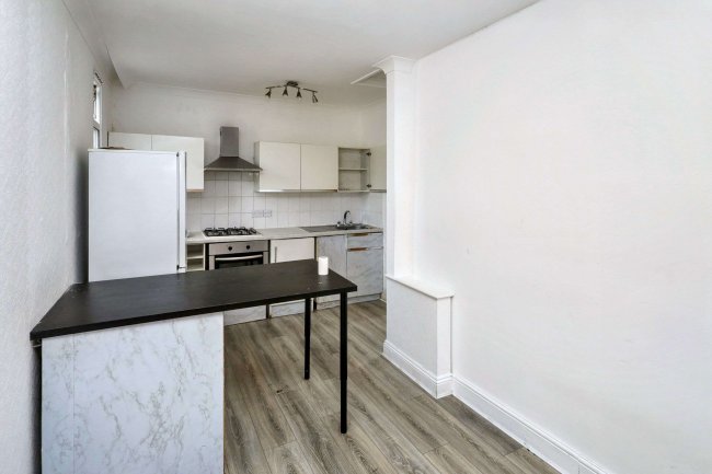 1 & 1A Albert Road, East Barnet EN4 9SH 5