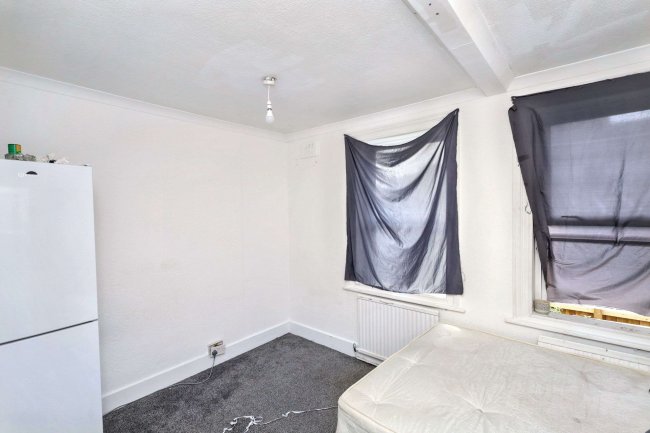 1 & 1A Albert Road, East Barnet EN4 9SH 5