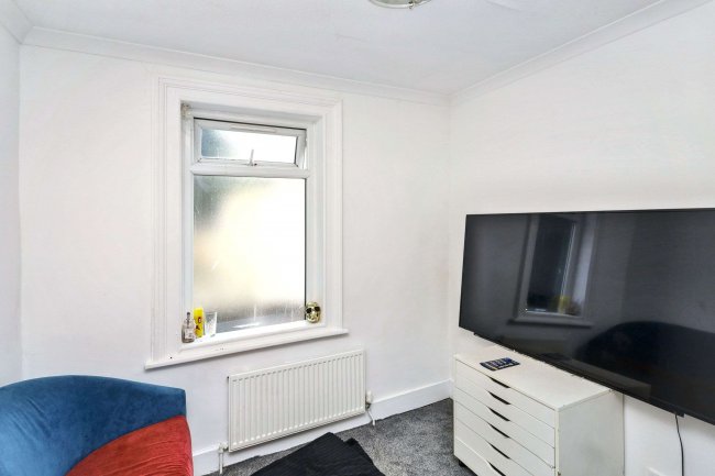 1 & 1A Albert Road, East Barnet EN4 9SH 5
