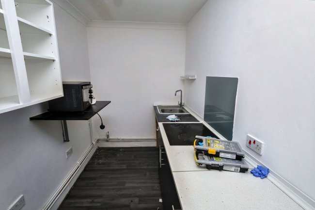 1 & 1A Albert Road, East Barnet EN4 9SH 5