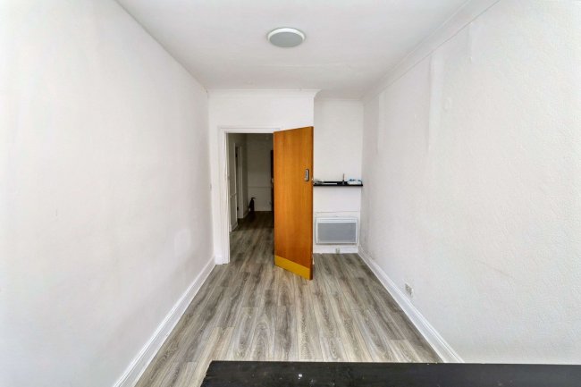 1 & 1A Albert Road, East Barnet EN4 9SH 5