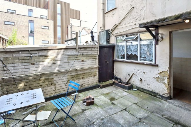 1 & 1A Albert Road, East Barnet EN4 9SH 5