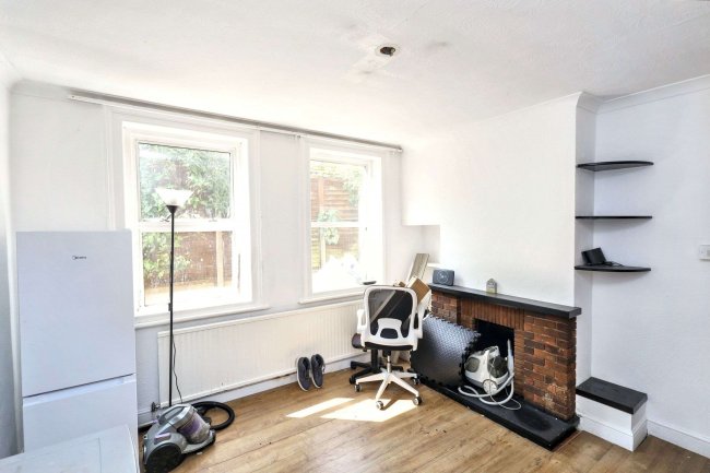 1 & 1A Albert Road, East Barnet EN4 9SH 5