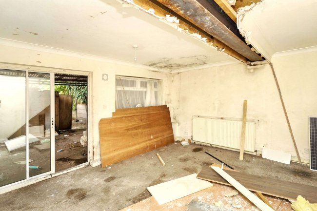 1 & 1A Albert Road, East Barnet EN4 9SH 5