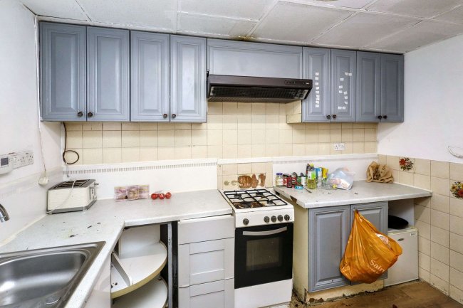 1 & 1A Albert Road, East Barnet EN4 9SH 5