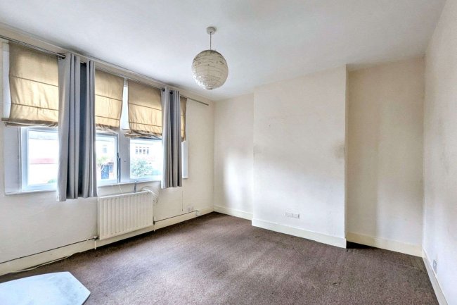 131 Auckland Hill, Norwood, London SE27 9PG 10