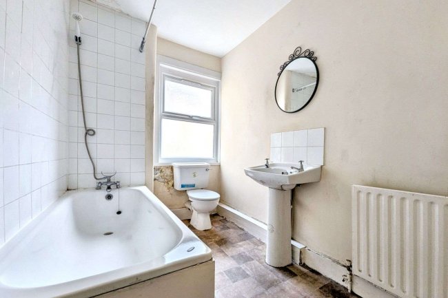 131 Auckland Hill, Norwood, London SE27 9PG 10