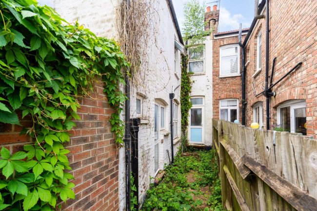 297 Long Lane, Finchley, London, N2 8JW 4