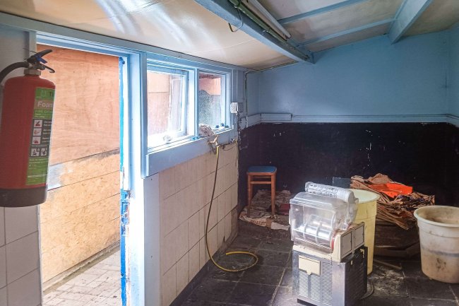 99 High Street, Andover, Hampshire, SP10 1ND 35