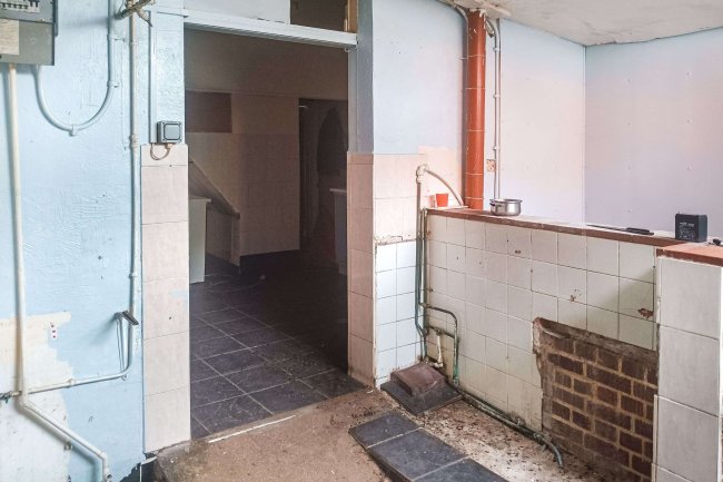 99 High Street, Andover, Hampshire, SP10 1ND 35