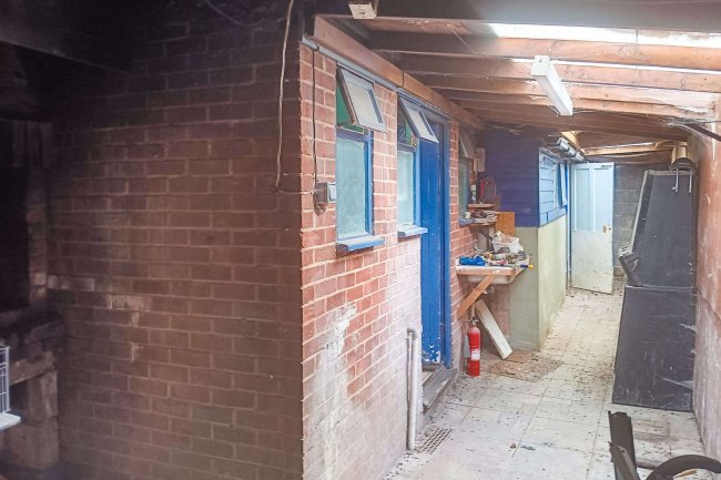 99 High Street, Andover, Hampshire, SP10 1ND 35