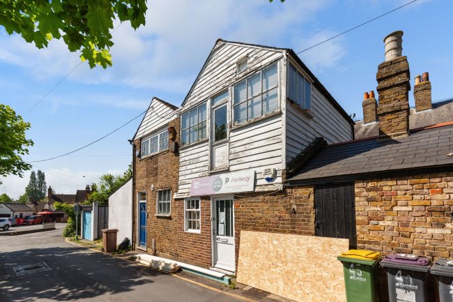 47-49 Back Lane, Rochford, SS4 1BE 10