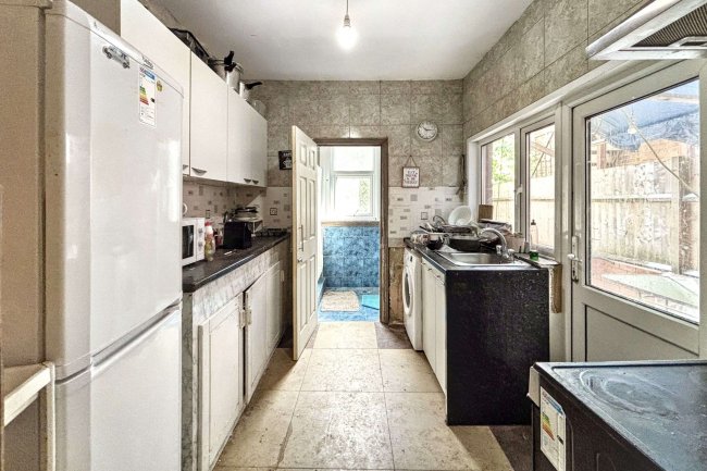 8 Foyle Road, Tottenham, London, N17 0NL 5