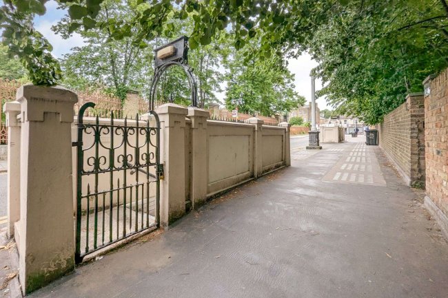 Former Public Conveniences, Robson Road, West Norwood, London SE27 9LA 2