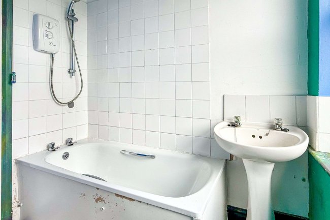 1 Upper Fountain Street, Sowerby Bridge, West Yorkshire, HX6 2QY 6