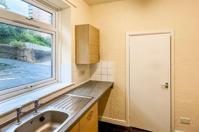 1 Upper Fountain Street, Sowerby Bridge, West Yorkshire, HX6 2QY 6