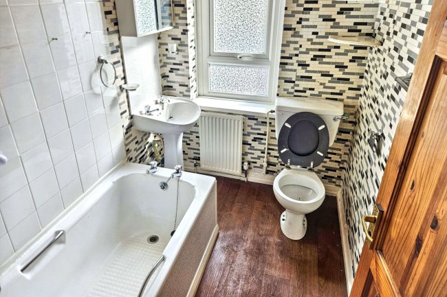 33 Claremont Street, Sowerby Bridge, West Yorkshire, HX6 2PD 6