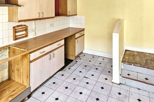 33 Claremont Street, Sowerby Bridge, West Yorkshire, HX6 2PD 6