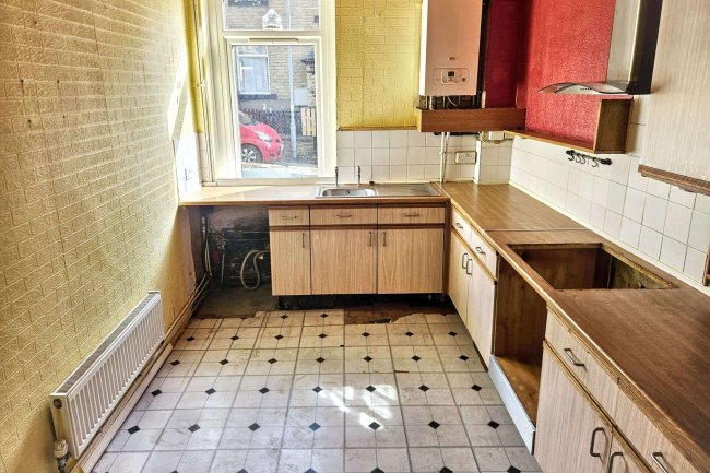 33 Claremont Street, Sowerby Bridge, West Yorkshire, HX6 2PD 6