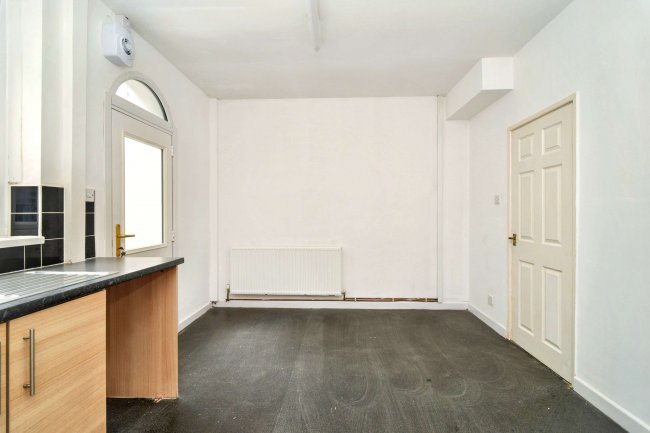 160 Market Street, Radcliffe, Manchester, M26 1FY 5