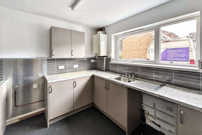 47 Shelley Grove, Bradford, West Yorkshire, BD8 0JZ 7