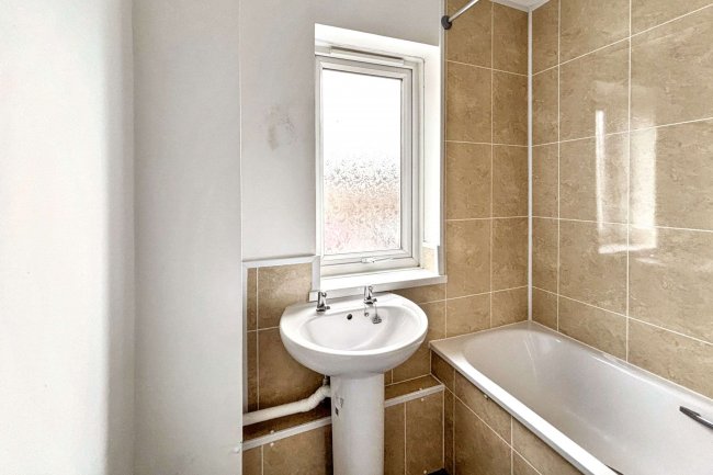 47 Shelley Grove, Bradford, West Yorkshire, BD8 0JZ 7