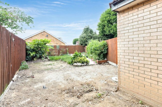 3 Norwich Close, Clacton On Sea, Essex, CO16 8WA 5
