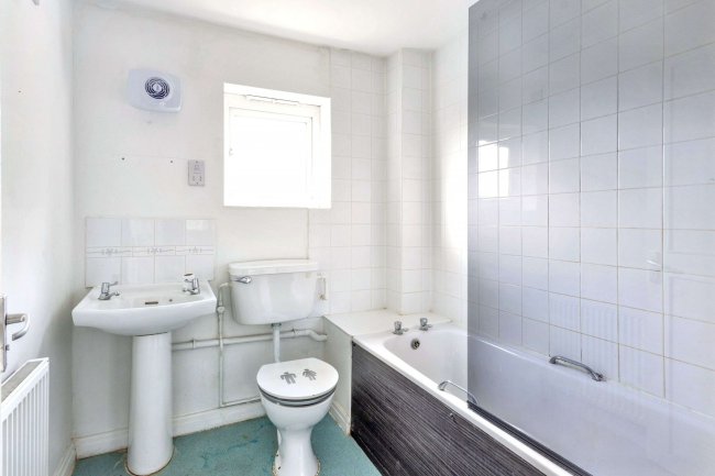 3 Norwich Close, Clacton On Sea, Essex, CO16 8WA 5