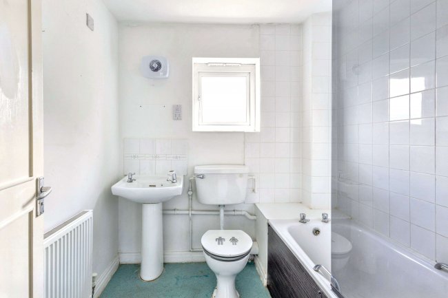 3 Norwich Close, Clacton On Sea, Essex, CO16 8WA 5