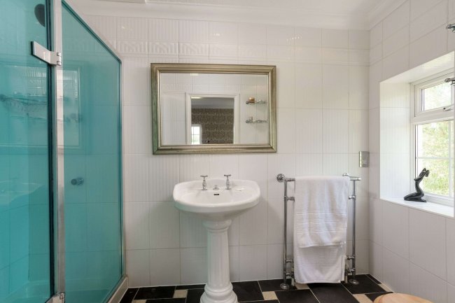 New Park Farmhouse, Murcott, Kidlington, Oxfordshire OX5 2FE 3