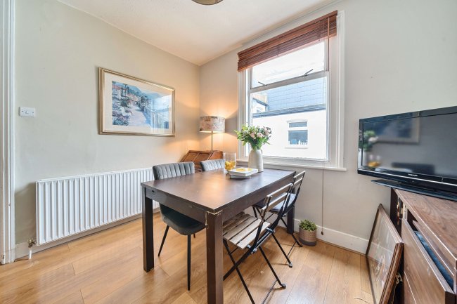 Flat 2, 20A Grove Road, Acton, London W3 6AW 10