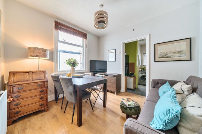 Flat 2, 20A Grove Road, Acton, London W3 6AW 10