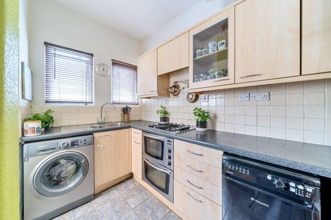 Flat 2, 20A Grove Road, Acton, London W3 6AW 10