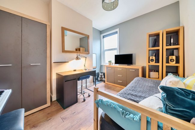 Flat 2, 20A Grove Road, Acton, London W3 6AW 10