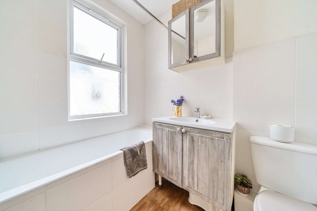 Flat 2, 20A Grove Road, Acton, London W3 6AW 10