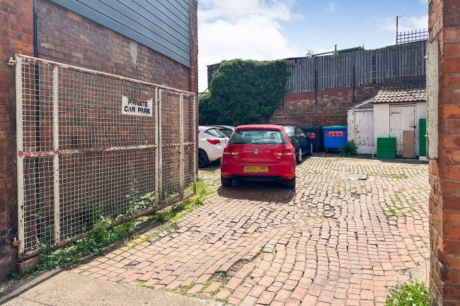 144 East Reach, Taunton, Somerset TA1 3HT 5