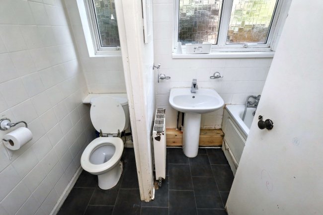 40a Cleveland Park Crescent, Walthamstow, London, E17 7BT 2