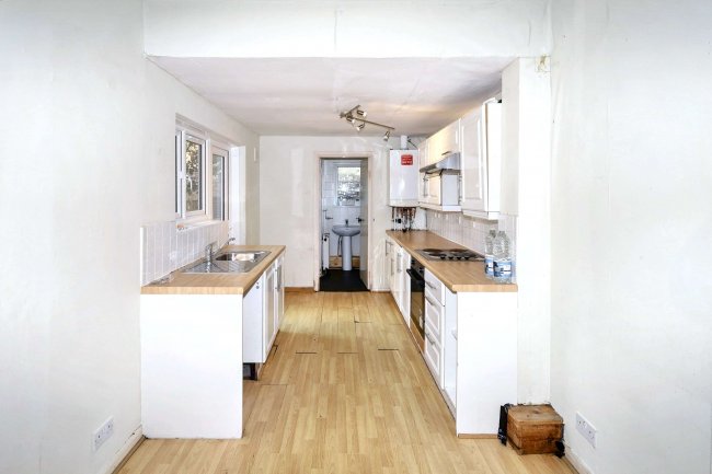 40a Cleveland Park Crescent, Walthamstow, London, E17 7BT 2