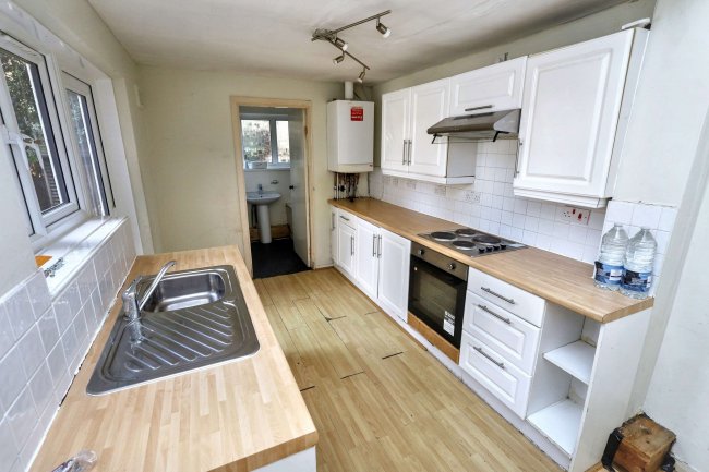 40a Cleveland Park Crescent, Walthamstow, London, E17 7BT 2