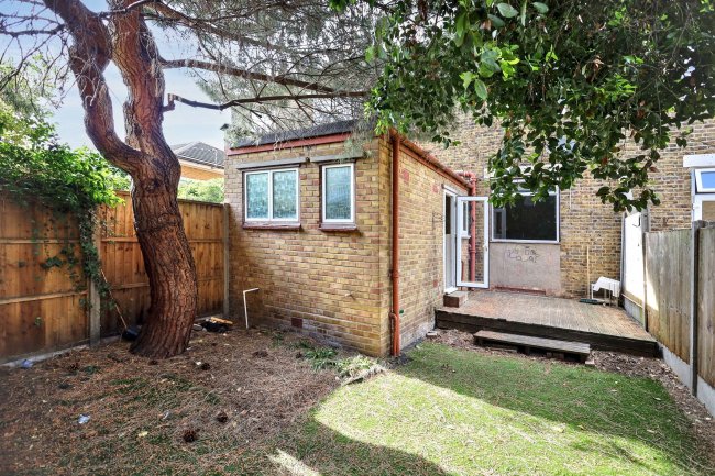 40a Cleveland Park Crescent, Walthamstow, London, E17 7BT 2