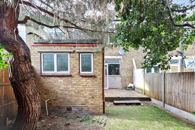 40a Cleveland Park Crescent, Walthamstow, London, E17 7BT 2