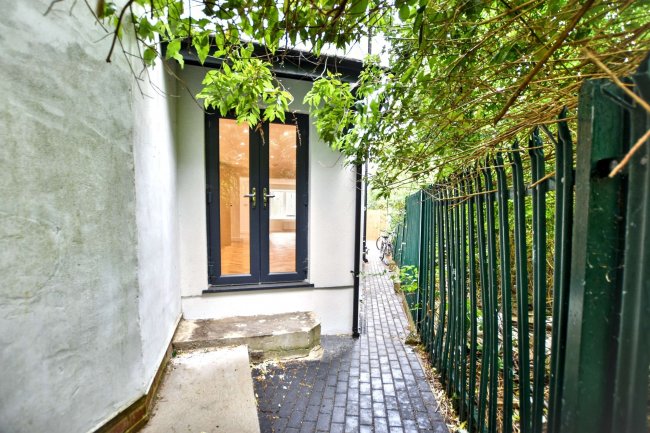 124A Crofton Road, Camberwell, London, SE5 8NA 10