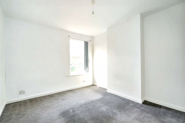 16 Ealing Avenue, Basford, Nottingham, NG6 0BB 3