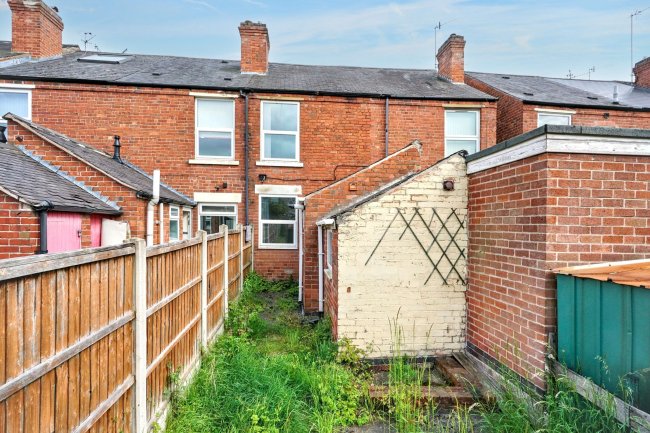 16 Ealing Avenue, Basford, Nottingham, NG6 0BB 3