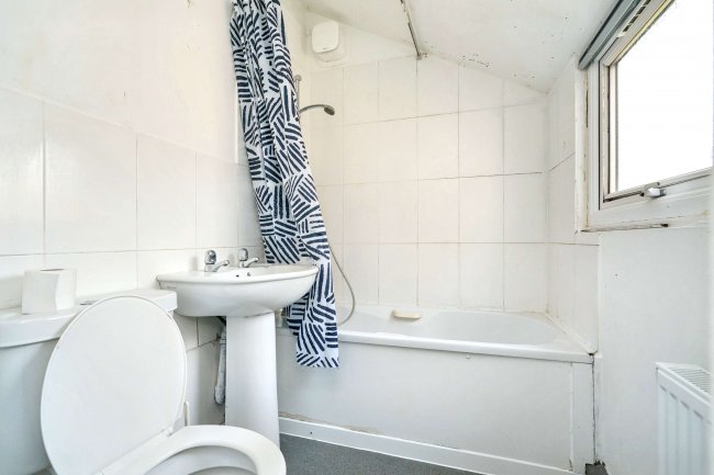 16 Ealing Avenue, Basford, Nottingham, NG6 0BB 3