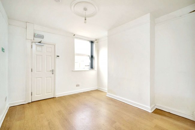 16 Ealing Avenue, Basford, Nottingham, NG6 0BB 3