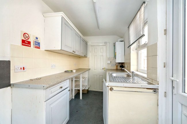 16 Ealing Avenue, Basford, Nottingham, NG6 0BB 3