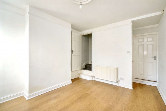 16 Ealing Avenue, Basford, Nottingham, NG6 0BB 3