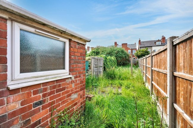 16 Ealing Avenue, Basford, Nottingham, NG6 0BB 3